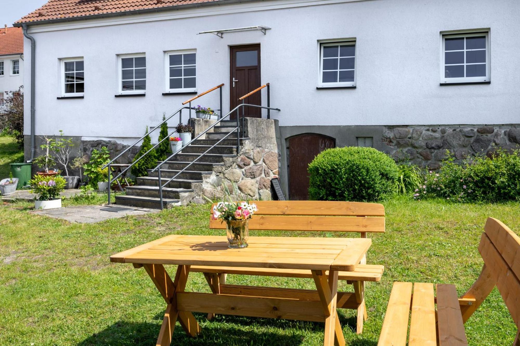 Ferienwohnung "Flori'S Ponyhof" Kröpelin Екстериор снимка